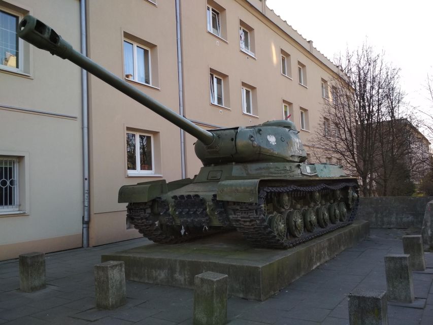 Nowa Huta – a guided tour of a utopian socialist city - Central Square in Krakow: Lenin’s memory and the planned public heart