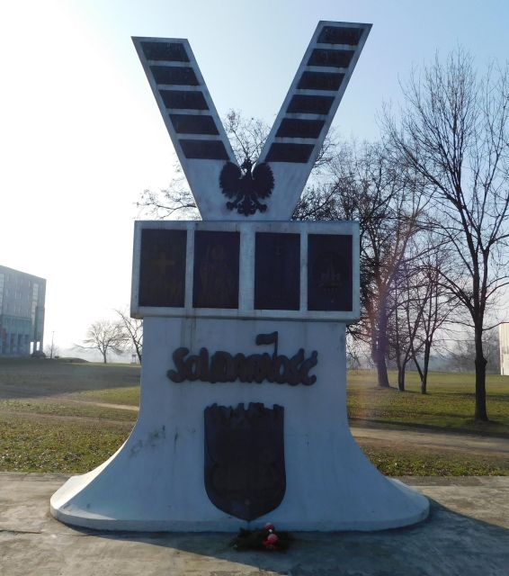 Nowa Huta – a guided tour of a utopian socialist city - Monument IS-2 Tank: state power made into a landmark