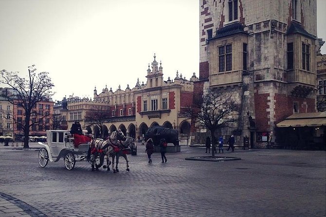 Old Town Krakow & Wawel Castle Walking Tour - Bishop’s Palace and the Papal Window: John Paul II in a single view