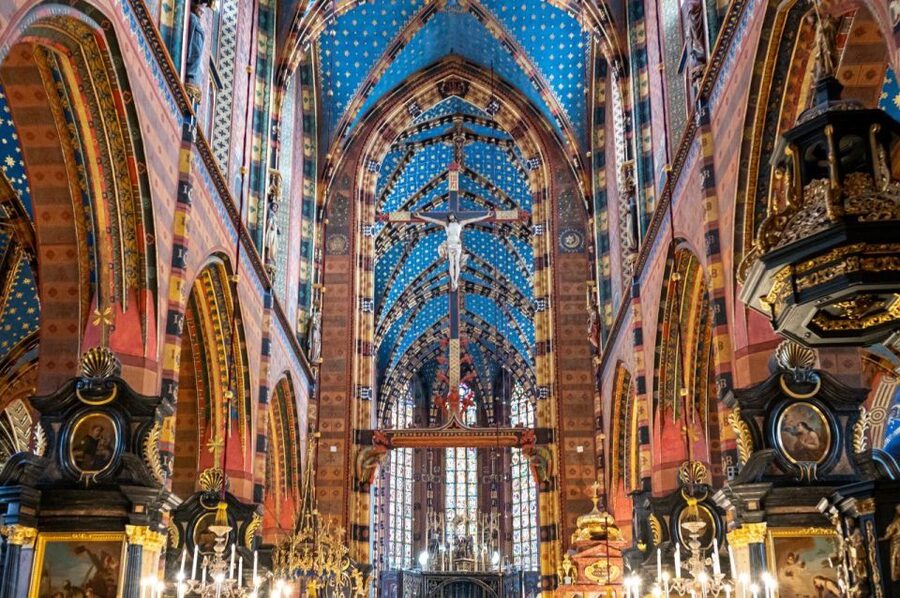 Old Town, St. Mary's Basilica and Rynek Underground Tour - St. Mary’s Basilica: the Gothic showpiece you came for