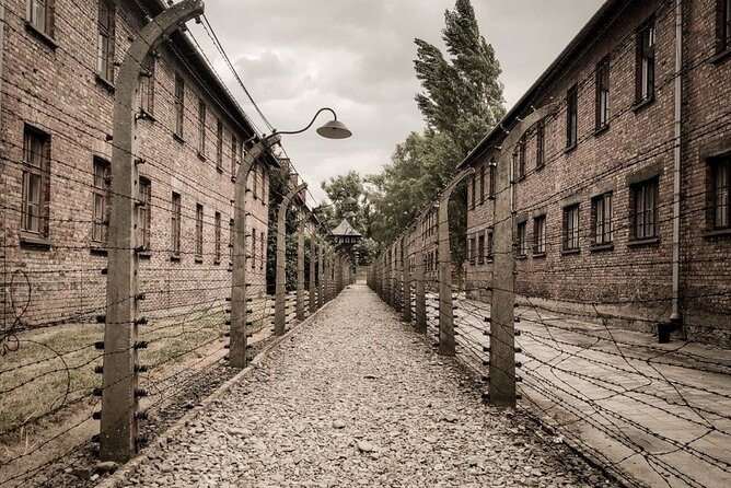Private Guided Tour to Auschwitz & Birkenau from Krakow - The Höss residence stop, why it matters