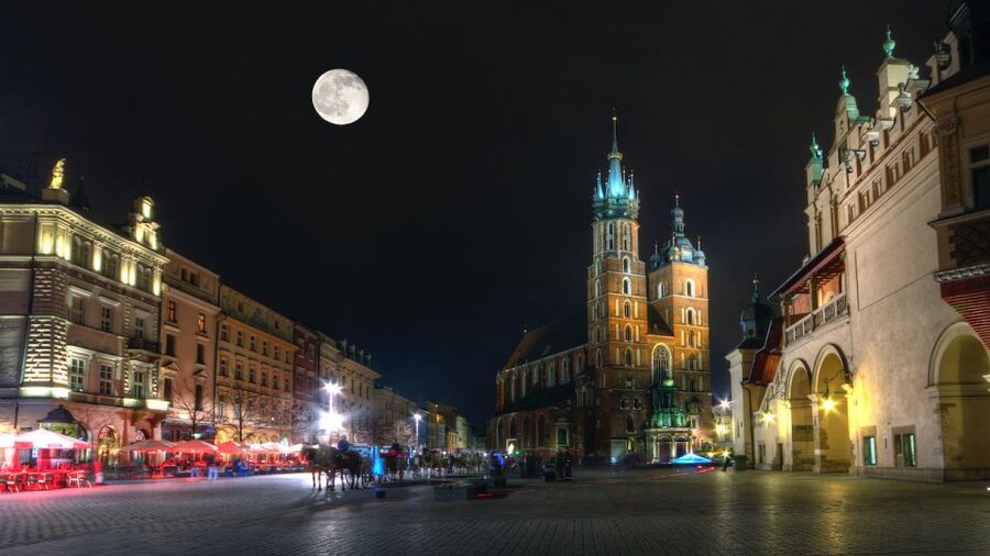 Private Krakow Tour: St. Mary’s, Cloth Hall & More - Where You Start in Krakow Old Town, and Why It Matters