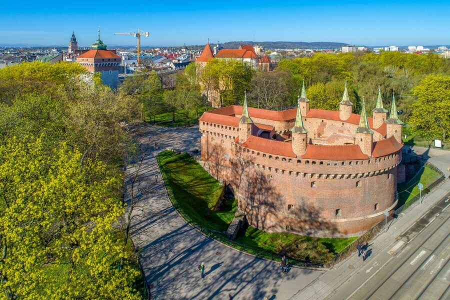 Private Krakow Tour: St. Mary’s, Cloth Hall & More - Main Market Square and the Cloth Hall: Krakow’s Trade Hub in Plain Sight