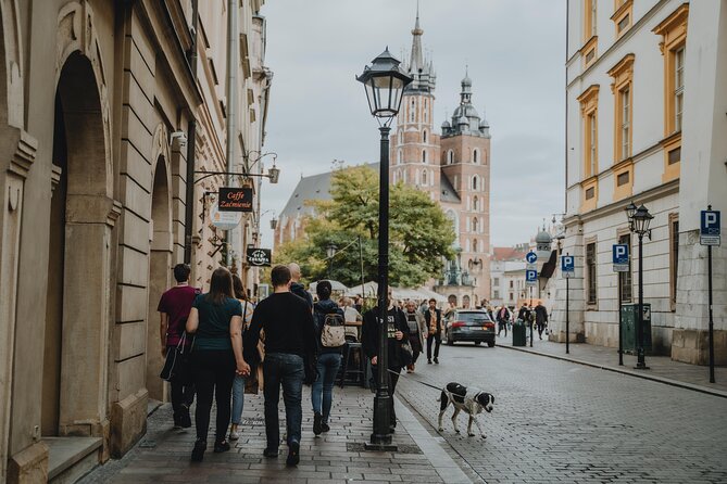 Private Tour of Krakow Old Town and Jewish Quarter in one walk - Barbican and the old defense mindset