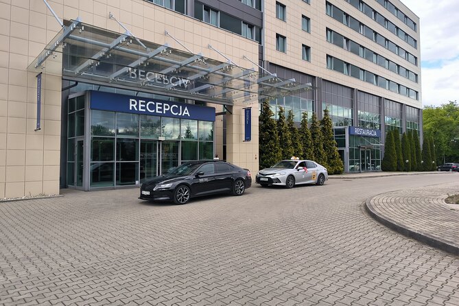 Private transfer from/to Krakow airport / City of Krakow - Luggage, Water, and In-Car Internet: Small Comforts, Big Relief