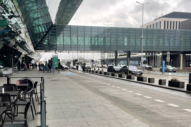 Private Transfer from/to Krakow Airport - Wi-Fi, Water, and Why Small Comforts Matter After a Flight