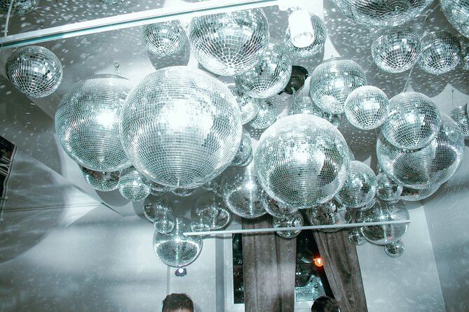 Pub Crawl + Unlimited Drinks + VIP entry + Drinking Games & Photographer - Drinking games and the photo angle: fun, but not guaranteed in every way