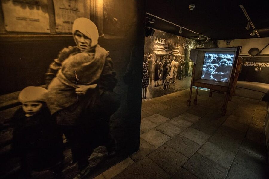 Schindler's Factory and Jewish Ghetto Guided Tour - Practical tips: how to handle a narrow museum and a cold ghetto walk