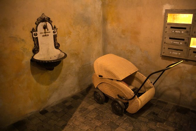 Schindler's Factory and Jewish Ghetto Walking Tour in Kraków - Pacing, crowds, and group limits: how this tour feels in real life