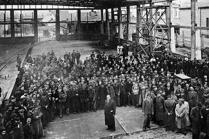 Schindler's Factory in Krakow: Guided Tour & Skip the Line Ticket - Getting into Schindler’s Factory: skip the queue, keep your day sane