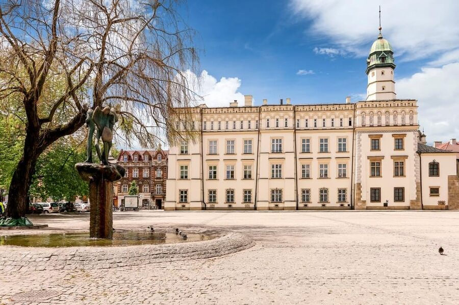 Schindler's Factory & Kazimierz Jewish Quarter Tour - Walking Szeroka Street: synagogues, townhouses, and real community geography