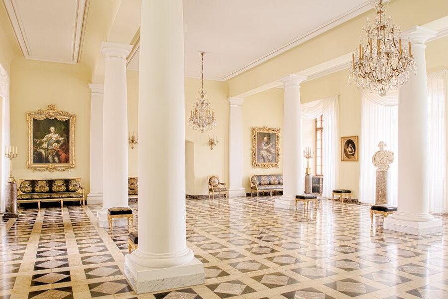 Skip-the-Line Wawel Castle Chambers Private Tour - Who should book this private Wawel tour