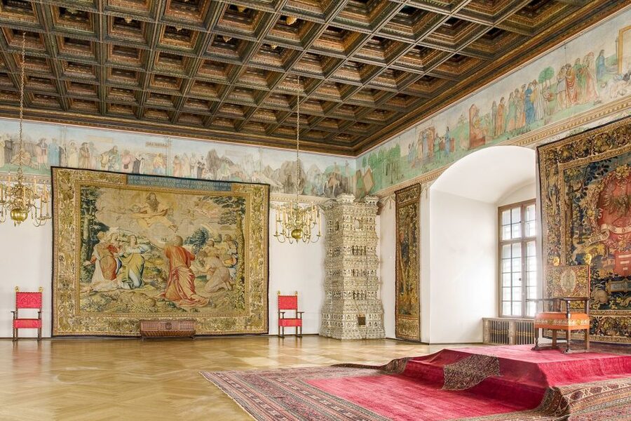 Skip-the-Line Wawel Castle Chambers Private Tour - Price and value: what $154 per person buys