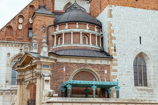 The Heart of Krakow: Old Town & Wawel Castle Private Tour - St. Mary’s Basilica in 20 minutes, plus the legends angle