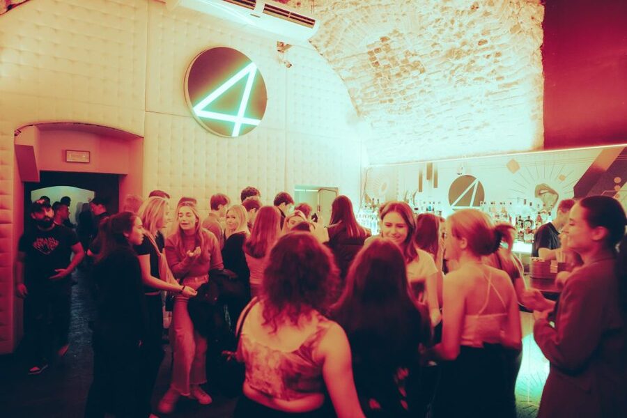 VIP Club Entry and Booth Booking - How long it takes and how to fit it into a Krakow night
