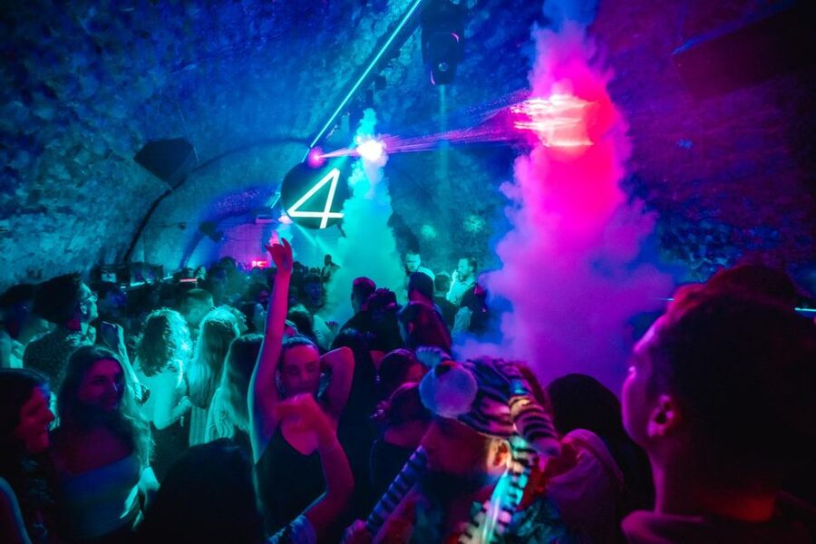 VIP Club Entry and Booth Booking - From the meeting point to VIP entry: what to do when you arrive