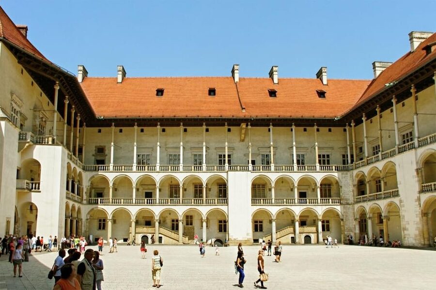 Wawel Castle and Cathedral Guided Tour - Wawel Cathedral: Gothic space with real-world, active use