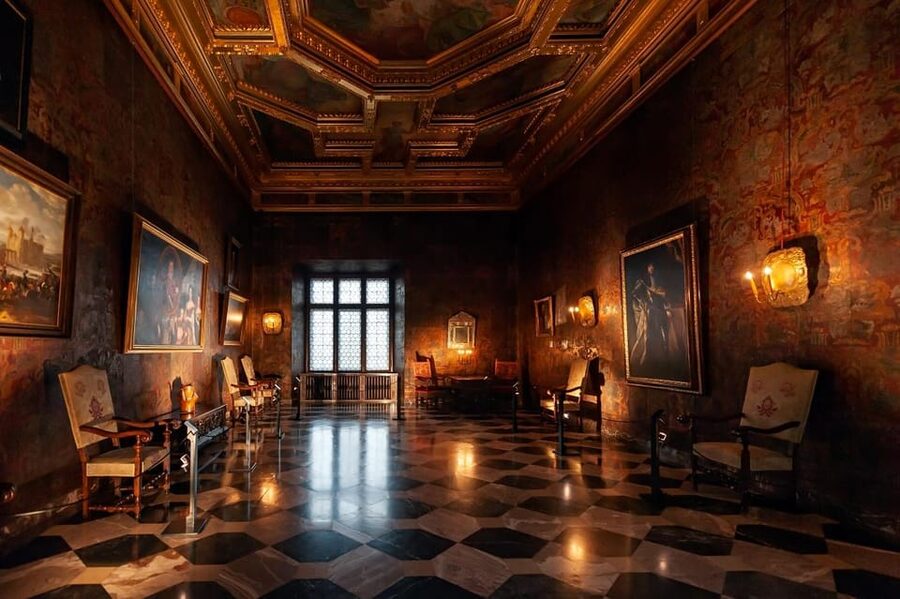 Wawel Castle and Cathedral Guided Tour - Royal Chambers: where Zygmunt August and Lanckoronski art do the talking
