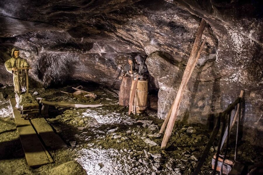 Wieliczka Salt Mine Tour Including Hotel Pick-Up - Walking the 2.5-kilometer route across 9 underground levels