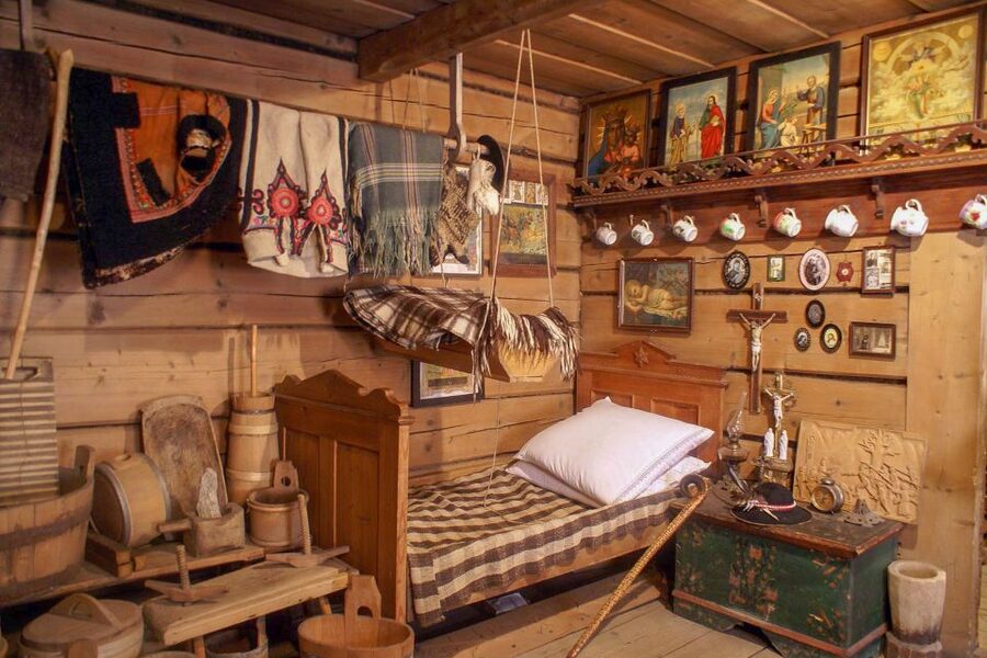 Zakopane and Chocholow Thermal Baths Tour from Krakow - Krupówki Street in Zakopane: shopping time with a purpose